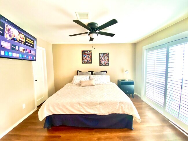 Building Photo - 4200 Camelot Hts