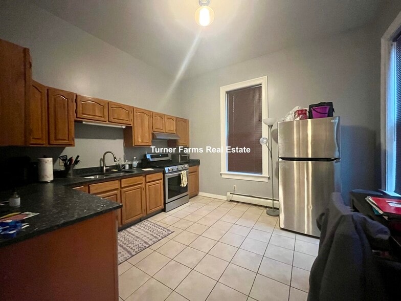 Building Photo - 8 Centre St