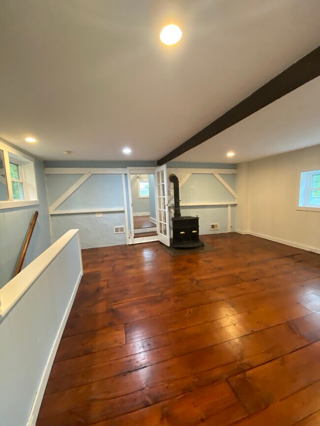 Upstairs Den - 509 S Bethlehem Pike