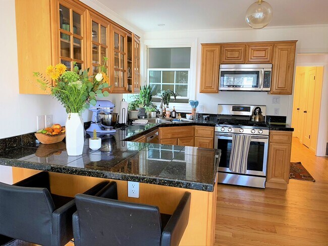 Kitchen to hallway - 527 29th Ave