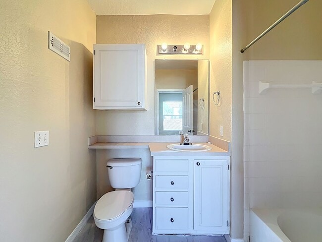 Building Photo - Renovated 2 Bed / 2 Bath Condo in Gated Visconti Condominiums – Maitland