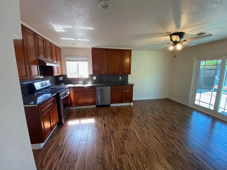 Building Photo - 100 Novato Dr
