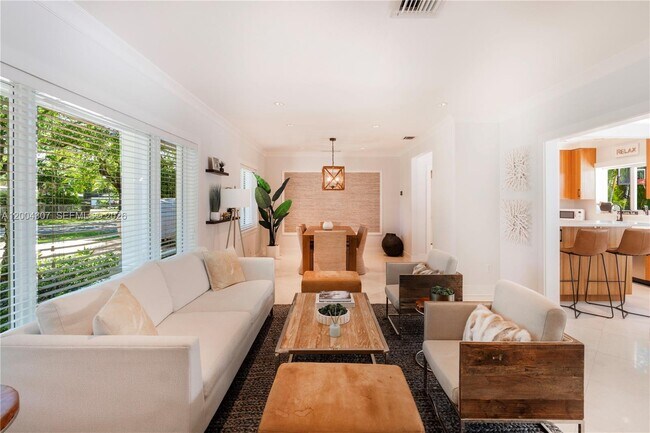 Building Photo - 1029 Mariposa Ave