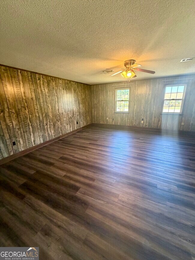 Building Photo - 131 Foxwood Cir