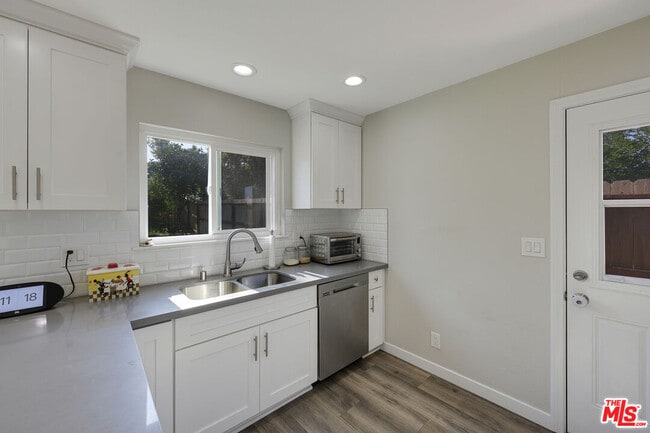 Building Photo - 19358 Alcona St