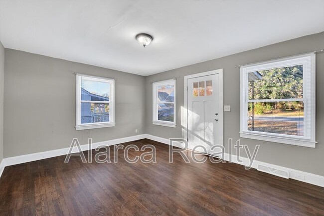 Building Photo - 1137 Skyview Rd