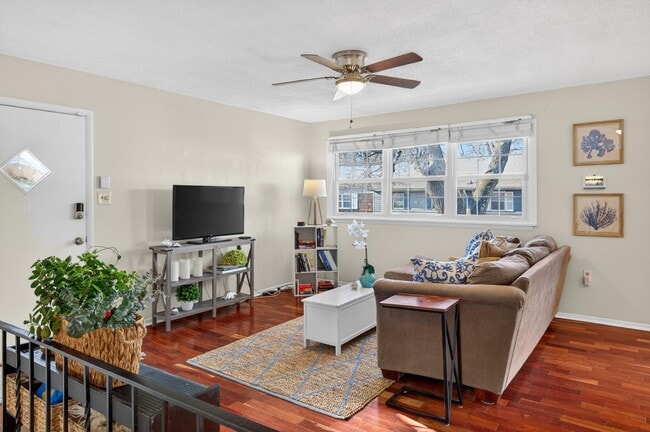 Building Photo - 462 Worthington Rd