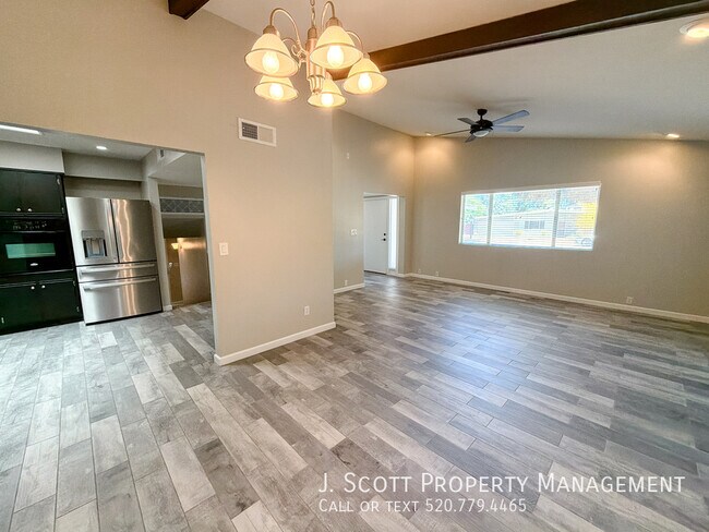 Building Photo - 3914 E Becker Ln