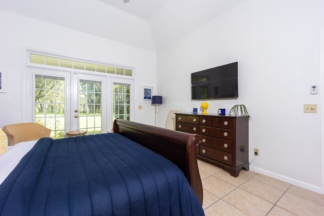 Building Photo - Charming 3 Bedroom , 2 Bath Country Home with Lake Views