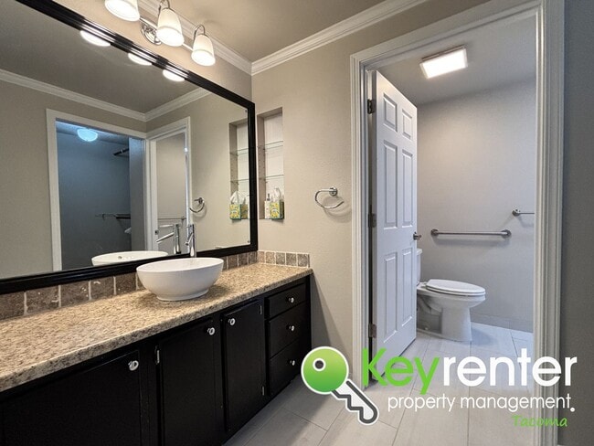 Building Photo - Stylishly Updated Lakewood Home in Seclude...