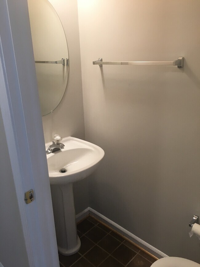 Building Photo - Greer, 2bd/2.1ba, 1484SF