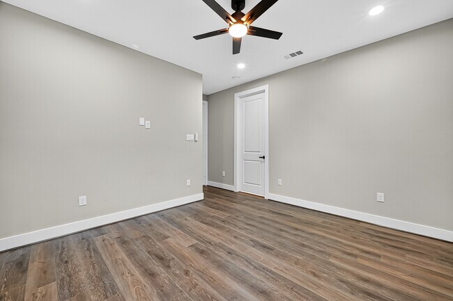 Building Photo - 3826 Rosemont St