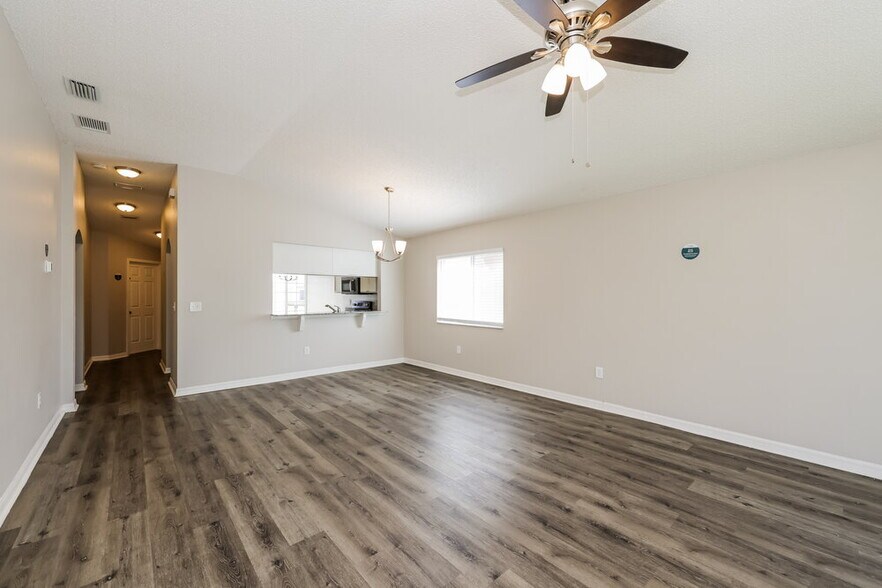 Building Photo - 11751 Lynmoor Dr