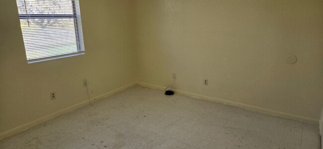 Building Photo - 1401 Janis Dr