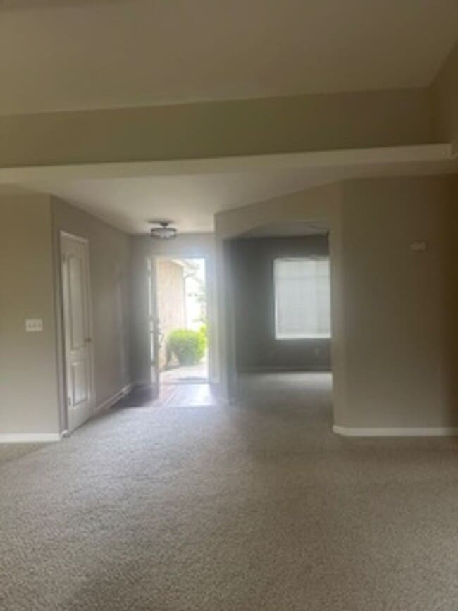 Building Photo - Nice 2 bedroom home + den or office that c...