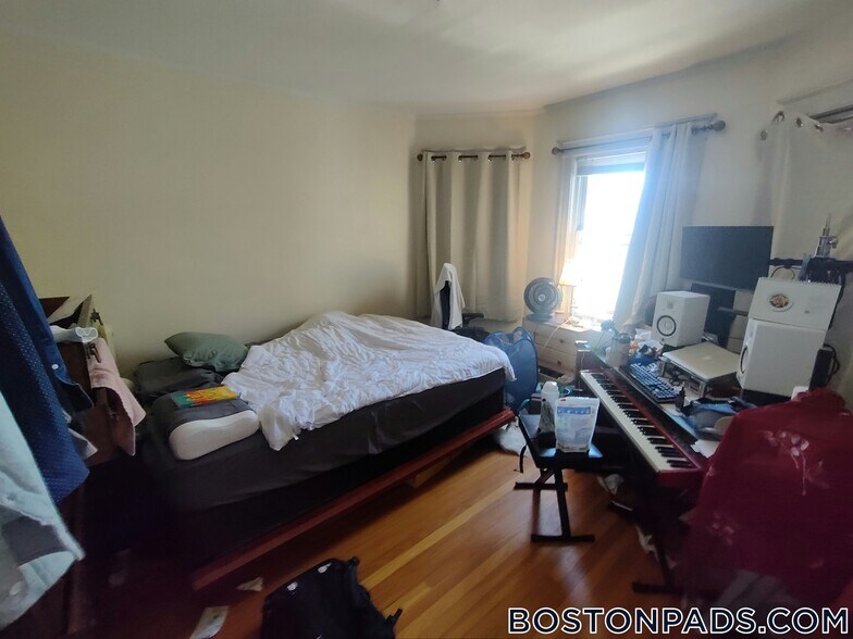 Building Photo - 24 Claymoss Rd