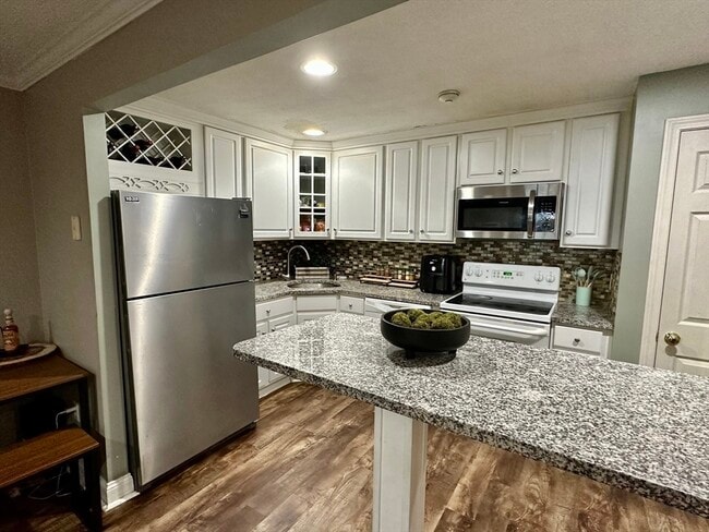 Building Photo - 70 Warren Ave