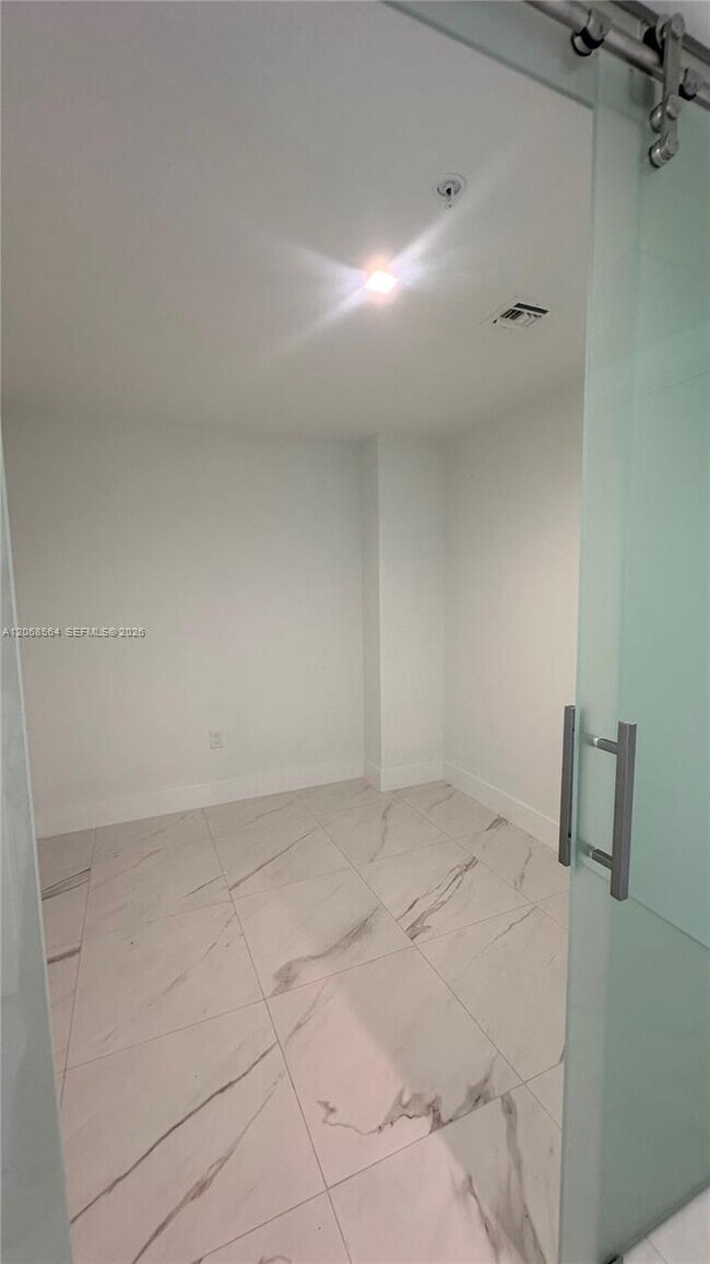 Building Photo - 1170 E Hallandale Beach Blvd