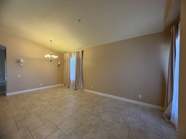 Building Photo - GORGEOUS 4 BEDROOM SINGLE STORY HOME
