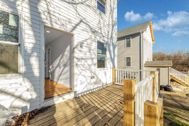 Building Photo - 12 Andy St