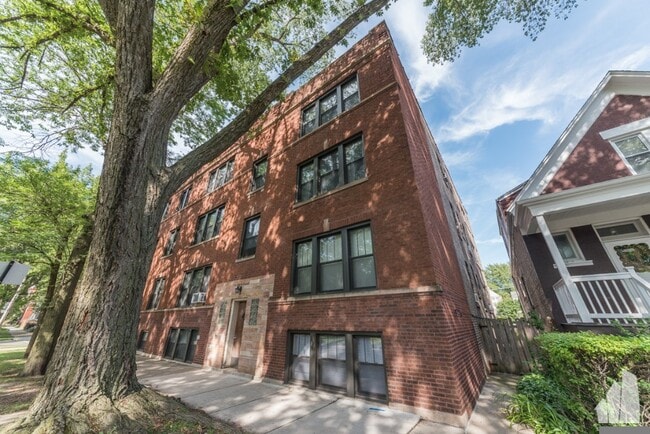 Primary Photo - 4951 N Oakley Ave