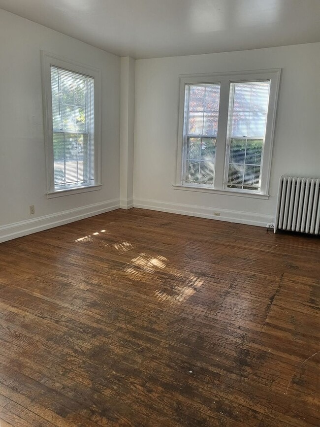 Building Photo - 118 College Pl