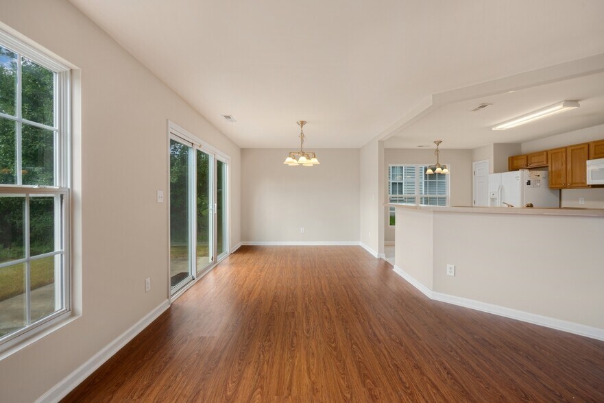 Building Photo - 5020 Babbling Brook Dr