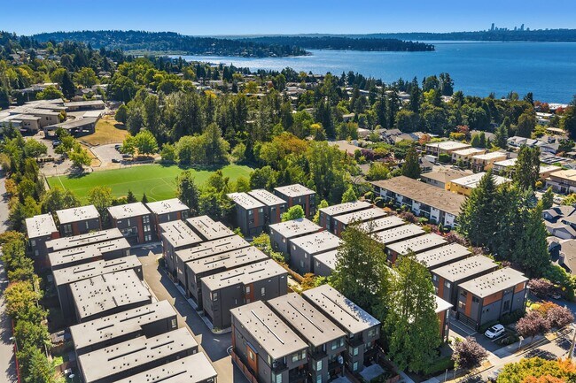 Building Photo - 4bd/3.25 Kirkland Home