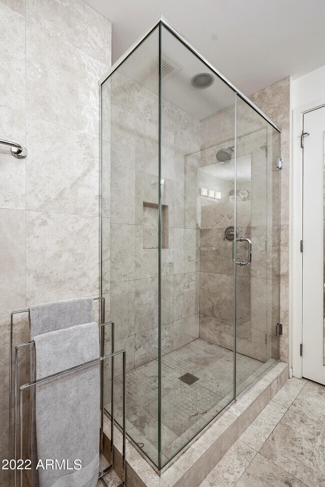 Building Photo - 7117 E Rancho Vista Dr