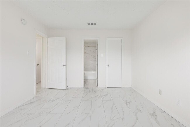 Building Photo - 14818 Gladewick Dr