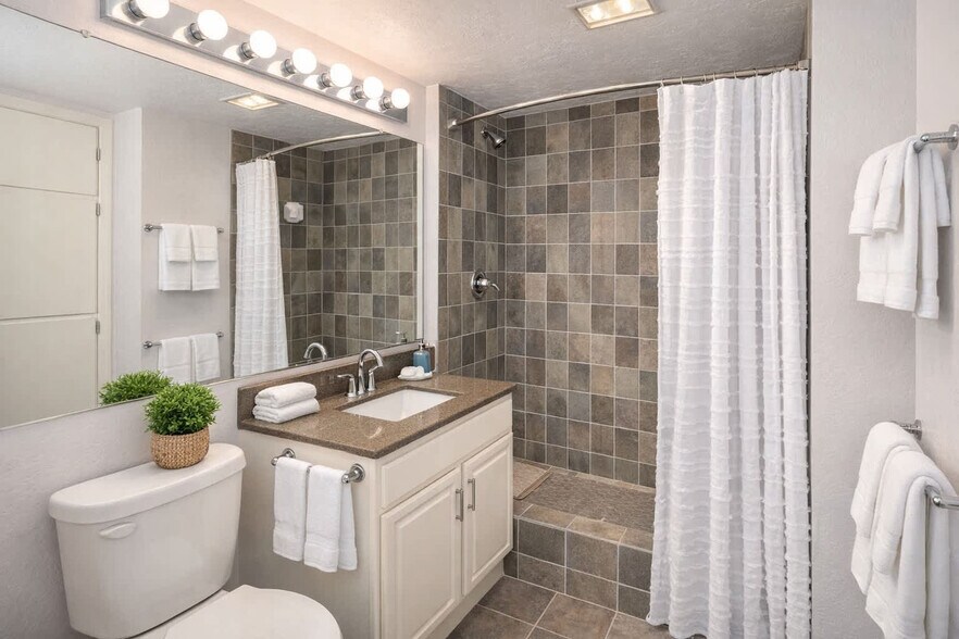 Building Photo - 1500 Palisades Dr