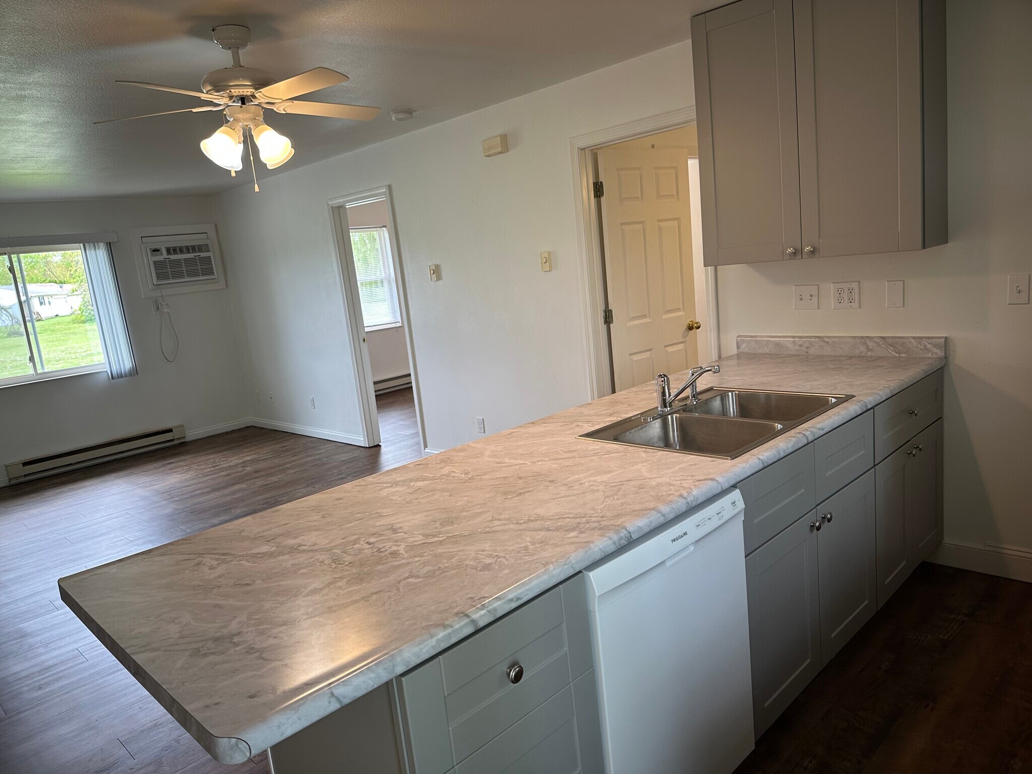 Building Photo - 401 Clearfork Dr