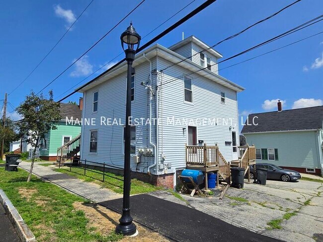 Building Photo - 27 Cook St
