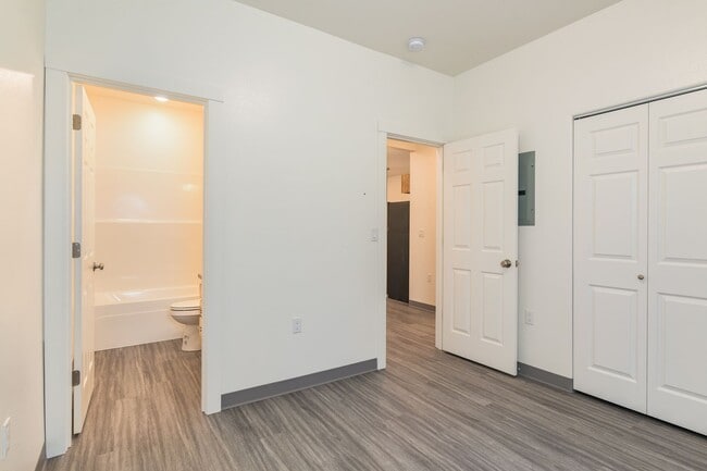 Building Photo - 1240 Shane Ct