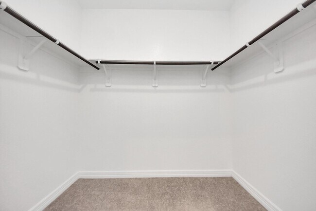 Building Photo - 196 Chestnut Meadow Dr