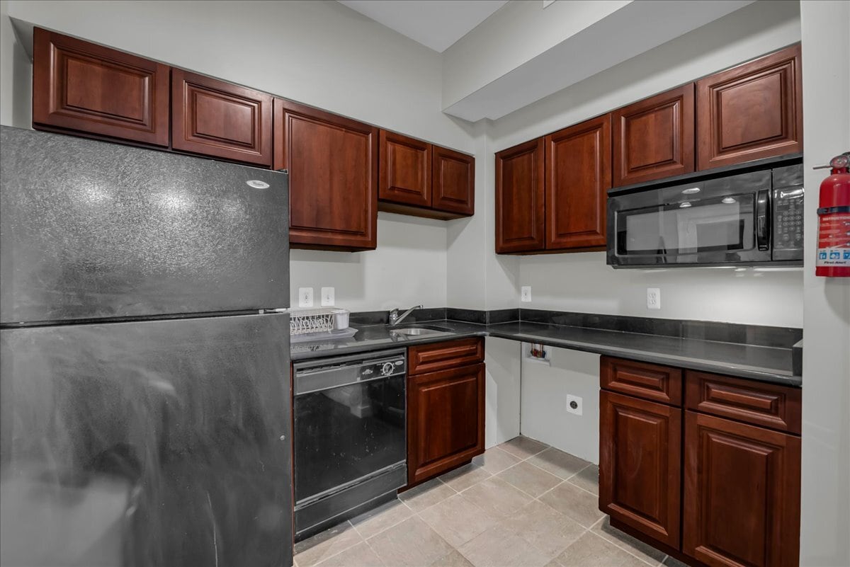 Building Photo - 2900 E Jefferson Ave