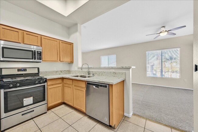 Building Photo - Gorgeous 2 Story Condo in Henderson with S...