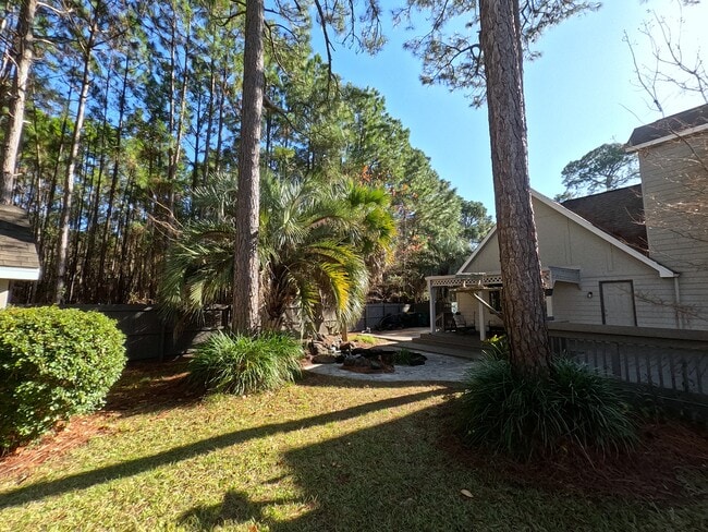 Building Photo - 998 Fay Dr