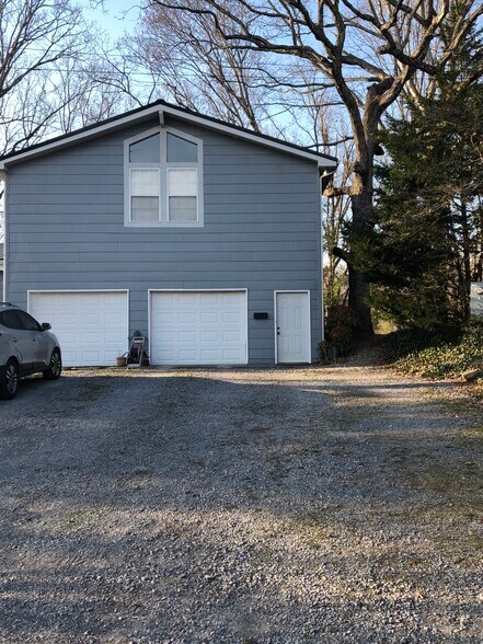 Front door and right garage door - 8923 Path Way