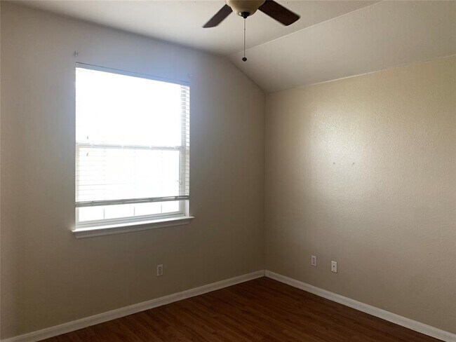 Building Photo - 1221 Mathias St