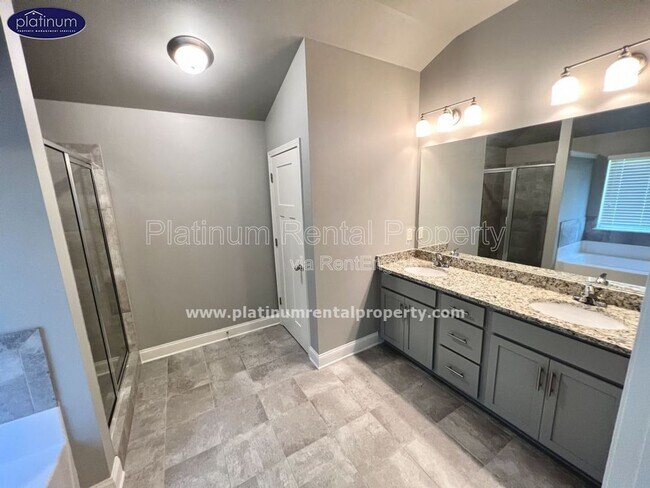 Building Photo - 2435 Kemp Dr NW