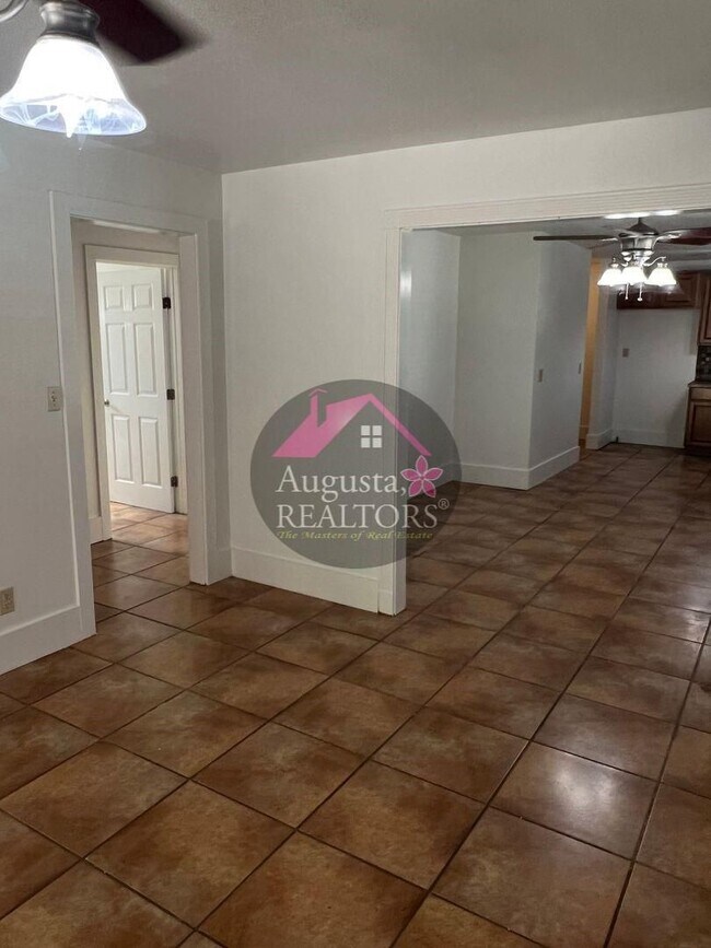 Building Photo - KC-1209 Bawcom