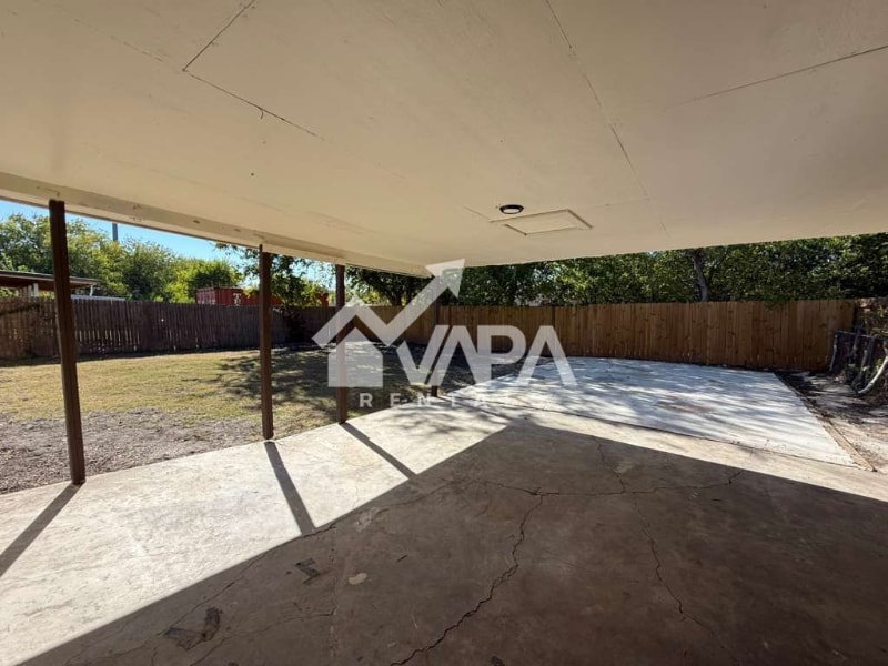 Building Photo - 411 Yolanda Dr