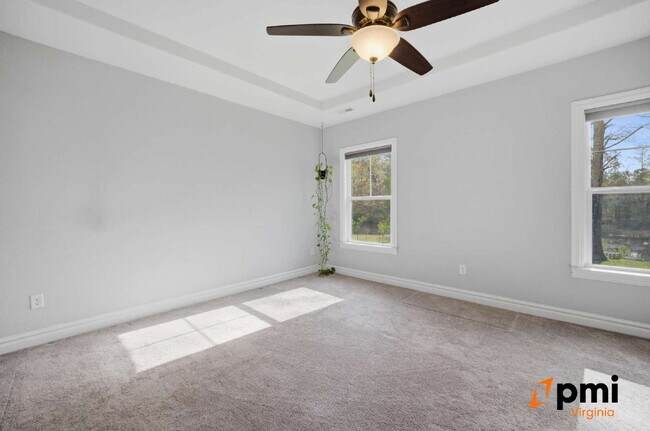 Building Photo - Stunning 5 Bedroom Waterfront Home with 2 car garage