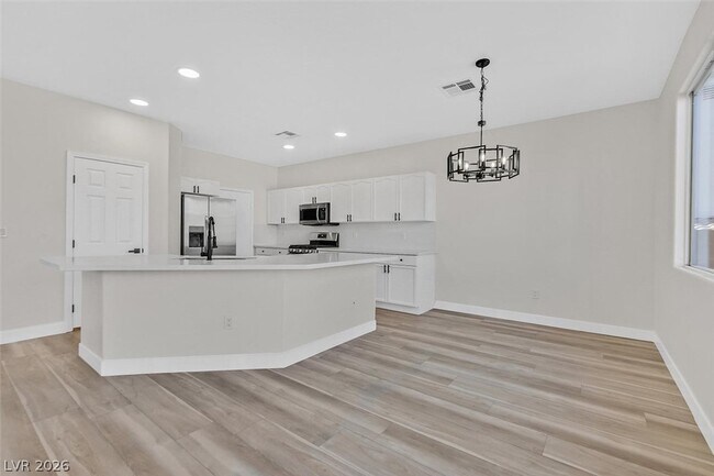 Building Photo - 9316 Perennial Ave