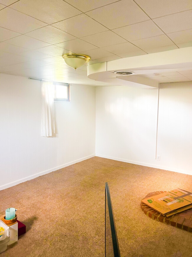 Building Photo - 1721 S Shoshone St