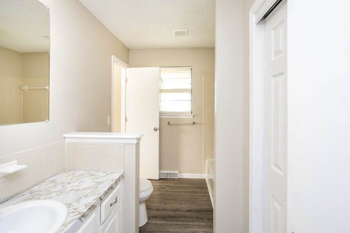 Building Photo - 19145 E 14th St N