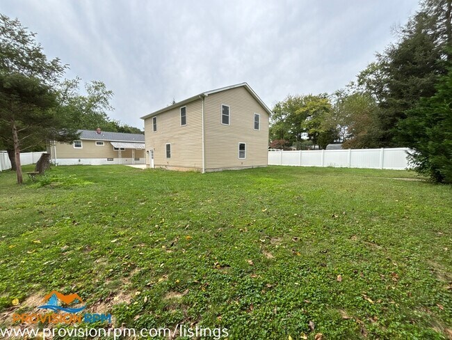 Building Photo - 1410 Evergreen Rd