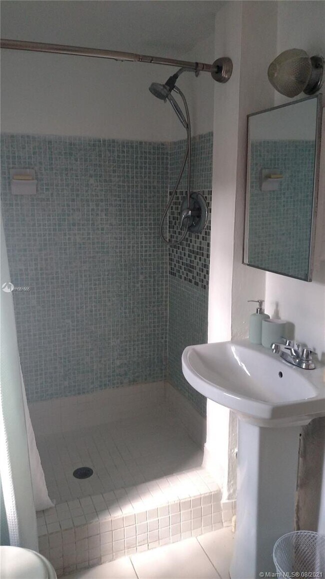 Building Photo - 11342 Peachtree Dr