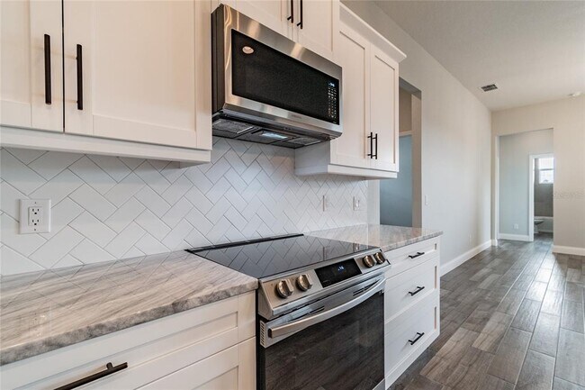 Building Photo - 6753 Bentridge Dr